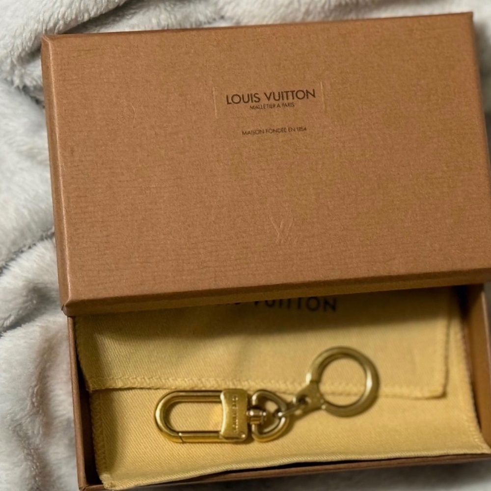 Louis Vuitton Anocle Keychain Gold includes box and dust bag
